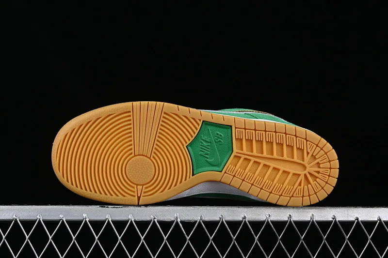 All categories Nk SB Dunk series Nk SB Dunk Low low-top sneakers Nk SB Dunk Low Pro green gold SB smashed backboard fashion casual sneakers BQ6817-303